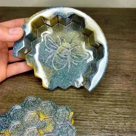 Hand Crafted Resin Coaster Set - Honeycomb Hive - Picture 2 of 6